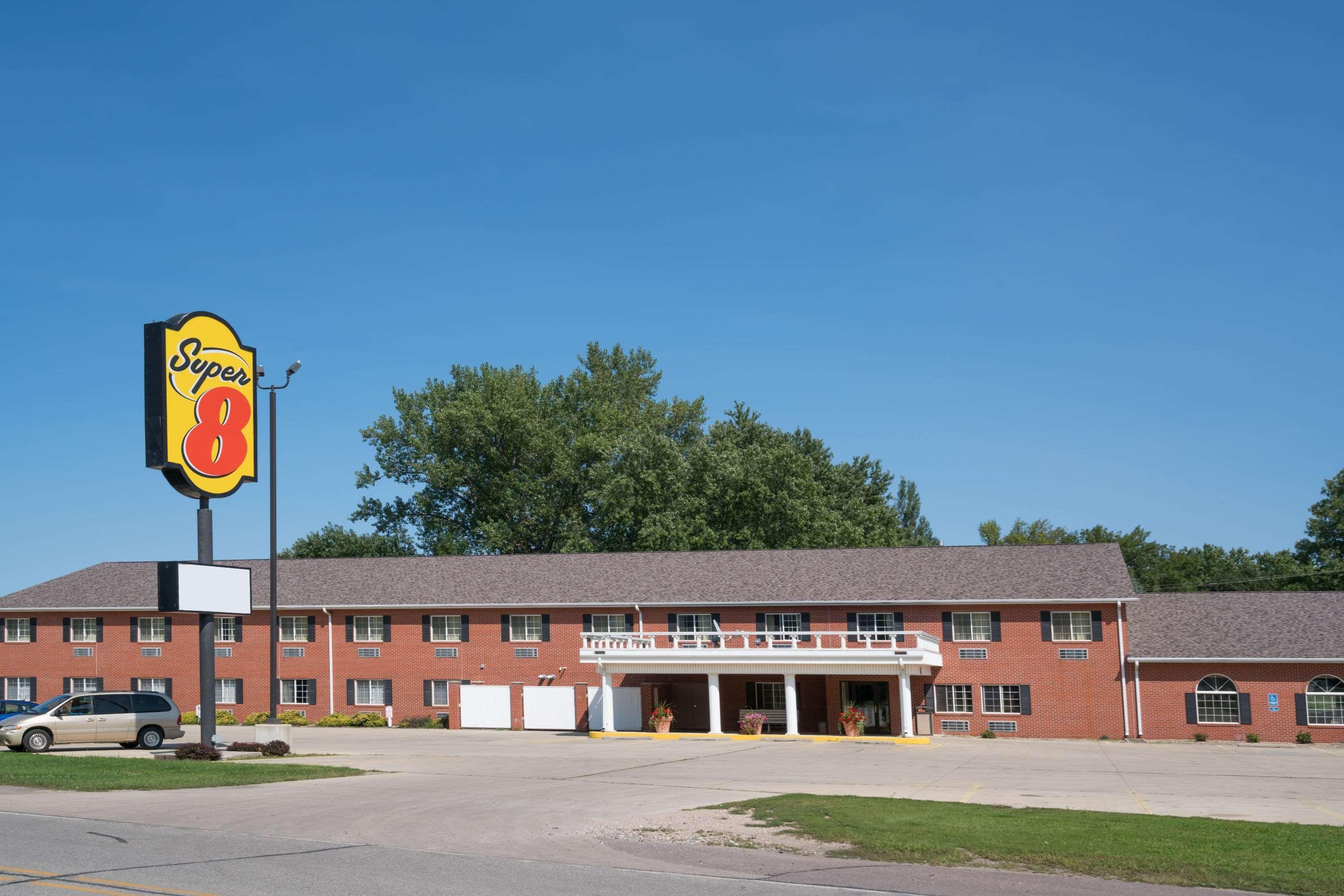 Hotel Super 8 By Wyndham Sheldon Exterior foto