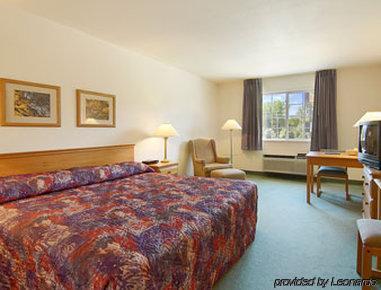 Hotel Super 8 By Wyndham Sheldon Habitación foto