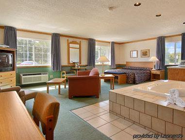 Hotel Super 8 By Wyndham Sheldon Interior foto