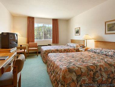 Hotel Super 8 By Wyndham Sheldon Habitación foto