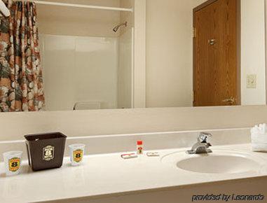 Hotel Super 8 By Wyndham Sheldon Habitación foto